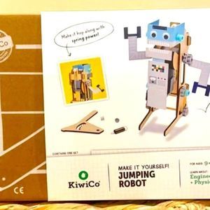 LAST ONE *** GIFT *** BRAND NEW KiwiCo STEAM Jumping Robot
